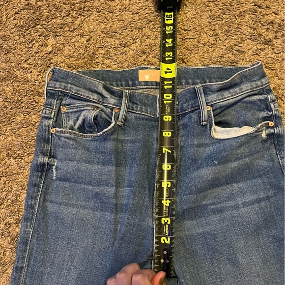 MOTHER The Weekender Fray Flare Jeans - Picture 14 of 15